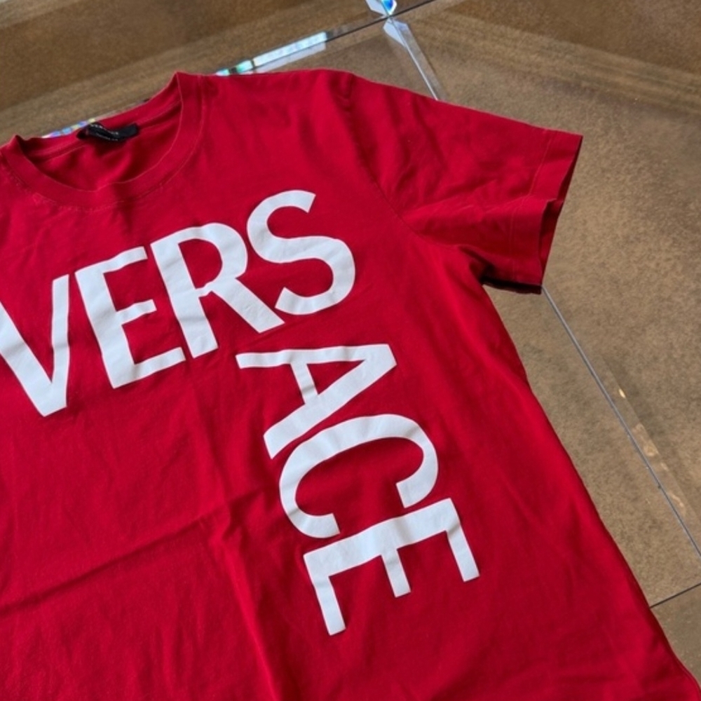 Versace Graphic Print Crew Neck Red / White T-Shirt Size Medium (EUC) - Picture 4 of 7